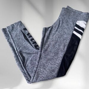 PINK Victoria's Secret Gray and Black Patterned Leggings